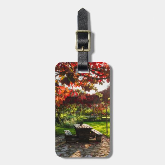 Sonne durch Herbstblätter, Kroatien Gepäckanhänger (Vorderseite vertikal)