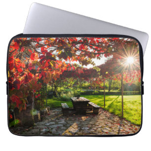 Sonne durch Herbstlaub, Kroatien Laptopschutzhülle