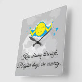 Sonne durch Sturmwolken strömen: Quadratische Wanduhr (Winkel)