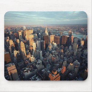 Sonne geht über der Skyline von New York City unte Mousepad