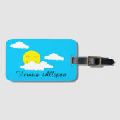 Sonne mit puffigen Wolken: Türkis Gepäckanhänger (Vorderseite (Horizontal))