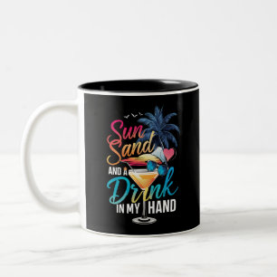 Sonne Sand und ein Drink in meiner Hand Strandkreu Zweifarbige Tasse