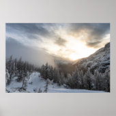 Sonne scheint bei atemberaubender Winterlandschaft Poster (Vorne)