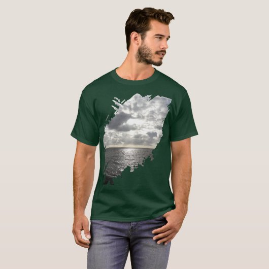 Sonne scheint durch Wolken T-Shirt (Vorne ganz)