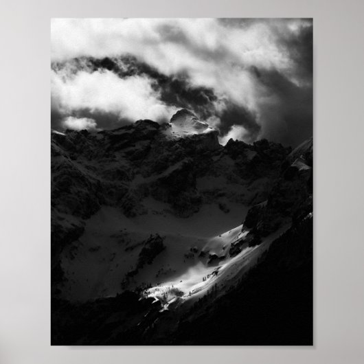 Sonne strahlt auf majestätischen Bergen Poster (Vorne)