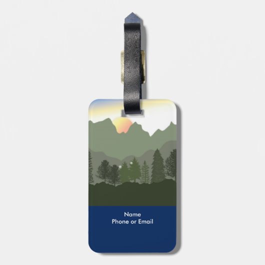 Sonne über den Bergspitzen Gepäckanhänger (Rückseite vertikal)