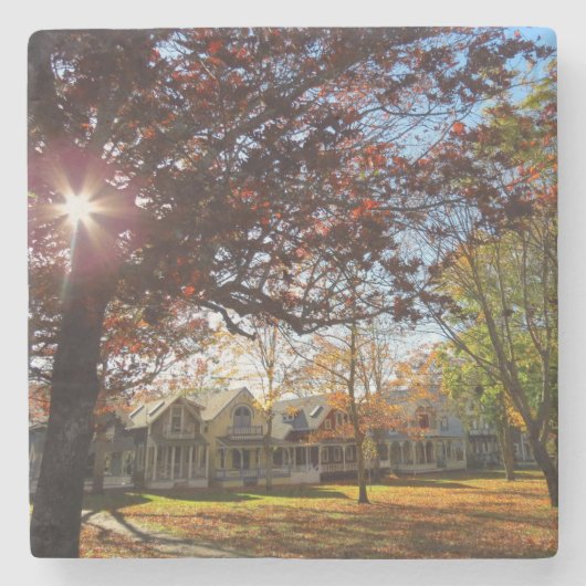 Sonne und Hütten im Herbst - Martha's Weinberg Steinuntersetzer (Vorderseite)