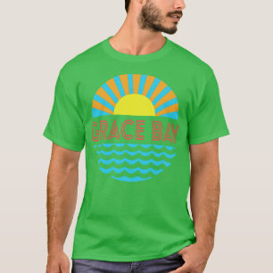 Sonne und Wellen am Strand von Grace Bay T-Shirt