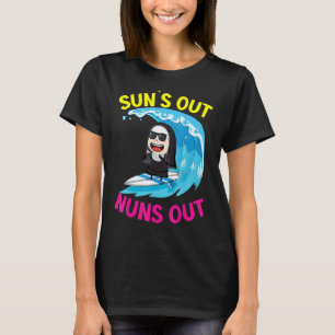 Sonnen aus Nonnen Surfsurfer Surfer Nun 1 T-Shirt