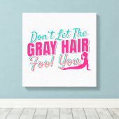 Sonnenalterung Ältere Yoga Zitat - Grauer Haarfool Leinwanddruck (Insitu (Holzboden))