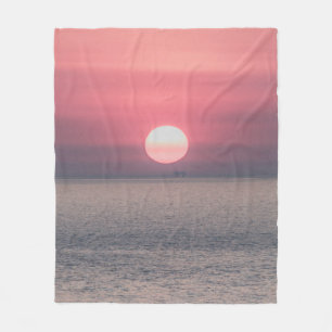 SONNENANLAGE AUF OCEAN HORIZON FLEECEDECKE