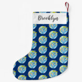 Sonnenastronaut im Weltraum und Cartoon der Erde Kleiner Weihnachtsstrumpf (Rückseite)