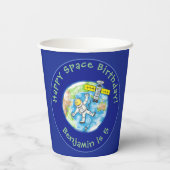 Sonnenastronaut mit Satellit über Cartoon Pappbecher (Rückseite)