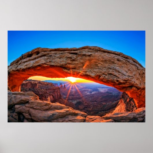 Sonnenaufgang am Mesa Arch Poster (Vorne)