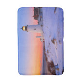 Sonnenaufgang am Pemaquid Punkt-Leuchtturm, Maine Badematte (Vorderseite Vertikal)