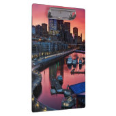 Sonnenaufgang am Pier 66, der unten auf Klemmbrett (Rechts)