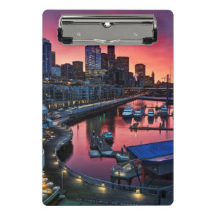 Sonnenaufgang am Pier 66, der unten auf Mini Klemmbrett