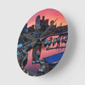 Sonnenaufgang am Pier 66, der unten auf Runde Wanduhr (Winkel)