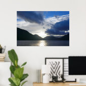 Sonnenaufgang am See Crescent Poster (Heimbüro)