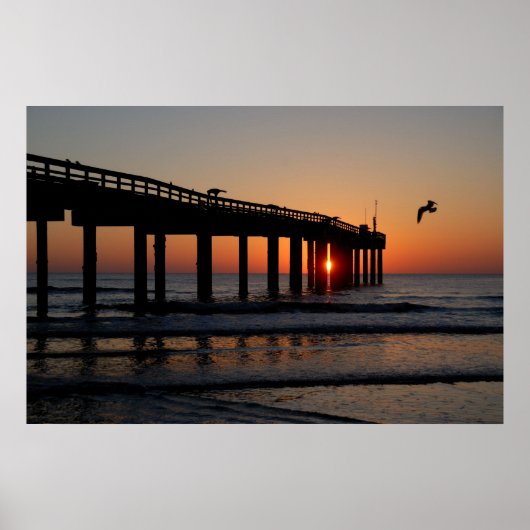 Sonnenaufgang am St. Augustine Beach Pier Poster (Vorne)