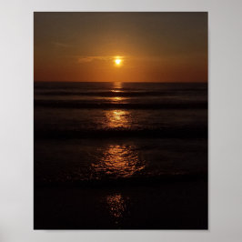 Sonnenaufgang am Strand im Sommer Poster