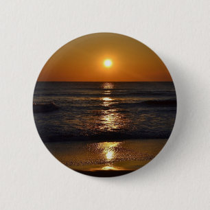 Sonnenaufgang am Strand von Shirley Taylor Button