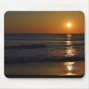 Sonnenaufgang am Strand von Shirley Taylor Mousepad