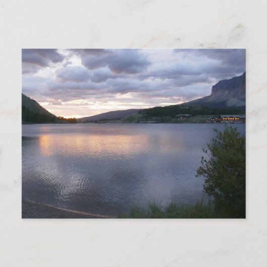 Sonnenaufgang am Swiftcurrent Lake I Postkarte (Vorderseite)