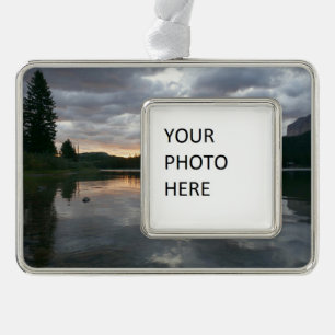 Sonnenaufgang am Swiftcurrent Lake II Rahmen-Ornament Silber