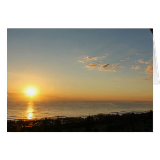 Sonnenaufgang auf breitem Strand
