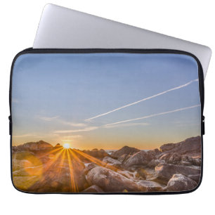 Sonnenaufgang auf dem Strand Armação in Laptopschutzhülle