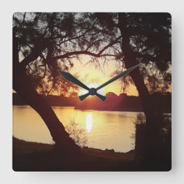 Sonnenaufgang auf La Grande Motte - Frankreich Quadratische Wanduhr