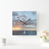 Sonnenaufgang auf See I Pastel Seascape Quadratische Wanduhr (Zuhause)