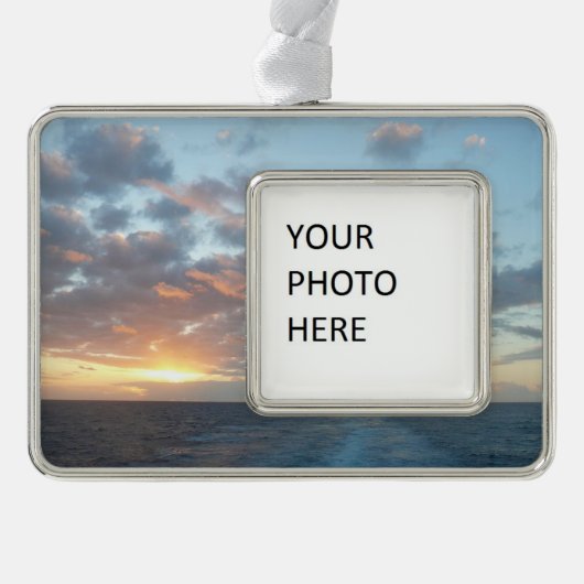 Sonnenaufgang auf See I Pastel Seascape Rahmen-Ornament Silber (Vorderseite)