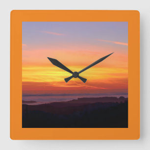 Sonnenaufgang bis Sonnenuntergang Orange Quadratische Wanduhr