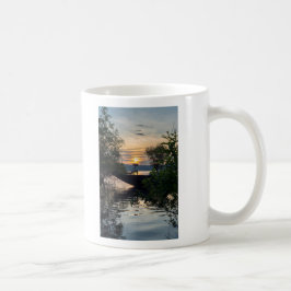 Sonnenaufgang des Fischereibootes Kaffeetasse