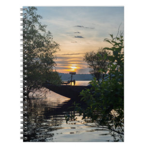 Sonnenaufgang des Fischereibootes Notizblock