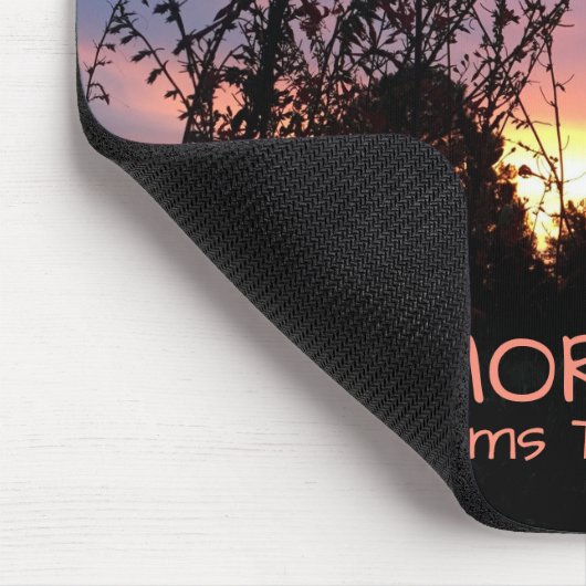 Sonnenaufgang erwärmt den Horizont zwischen Wildbl Mousepad (Ecke)