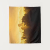 Sonnenaufgang hinter Nebelbäumen Wandteppich (Vorderseite)