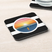 Sonnenaufgang im Ozean auf schwarz-weiß gestreift Getränkeuntersetzer (Linke Seite)