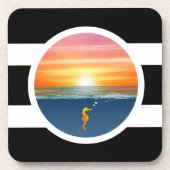 Sonnenaufgang im Ozean auf schwarz-weiß gestreift Getränkeuntersetzer (Vorderseite)