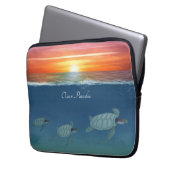 Sonnenaufgang im Ozean und schwimmende Meeresschil Laptopschutzhülle (Vorderseite Links)