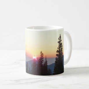 Sonnenaufgang im Wald am Rocky Mountain Kaffeetasse
