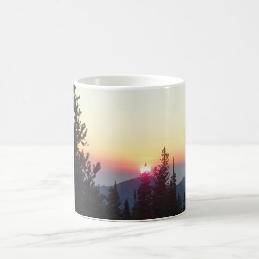 Sonnenaufgang im Wald am Rocky Mountain Kaffeetasse (Mittel)