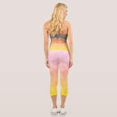 Sonnenaufgang in Cotton Candy Skies Capri Leggings (Rückseite)