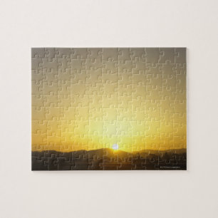 Sonnenaufgang mit Hügeln und Bäumen Puzzle