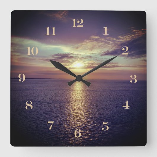 Sonnenaufgang mit schönem Blick auf den Ozean Quadratische Wanduhr (Vorderseite)