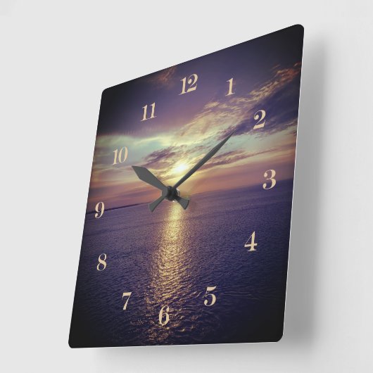 Sonnenaufgang mit schönem Blick auf den Ozean Quadratische Wanduhr (Winkel)