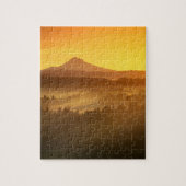 Sonnenaufgang orange Farben der Nebel im Tal im Puzzle (Vertikal)
