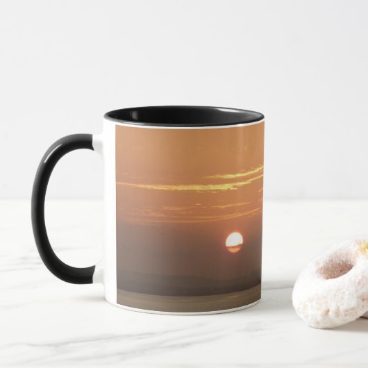 Sonnenaufgang über Aruba I Caribbean Seascape Tasse (Mit Donut)